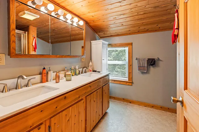 $550,000 | 39 Tilton Pond Road, Fayette, ME 04349