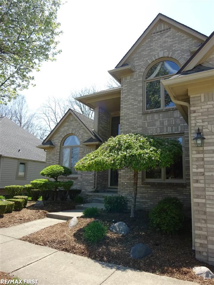 896 Grovecrest Rochester Hills, MI 48307 - Photo 3 of 43