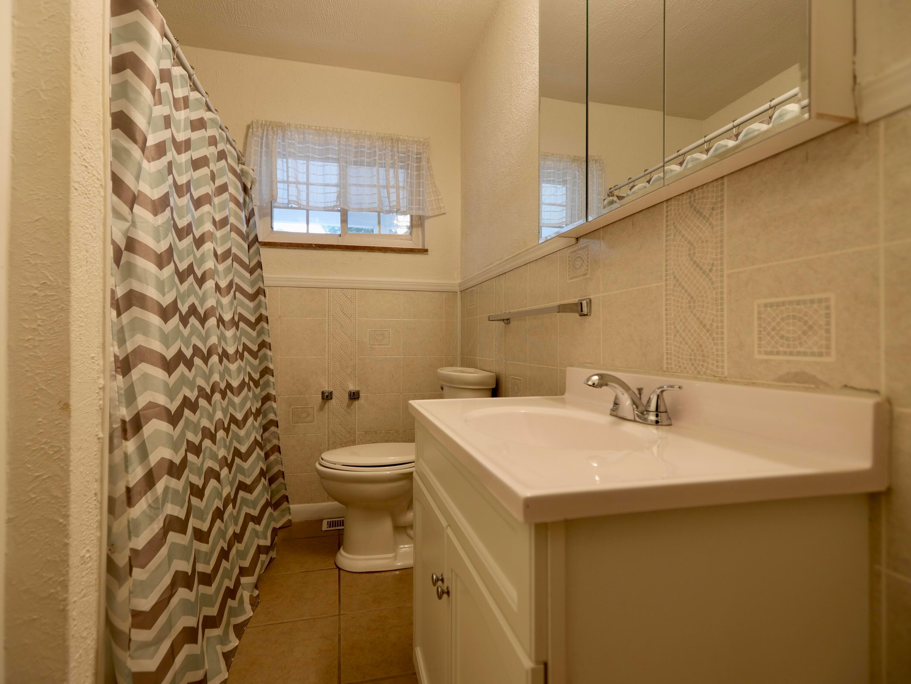 504 Johnson Road, Unit 561/13 Chillicothe, OH 45601 - Photo 7 of 14 7. bathroom1