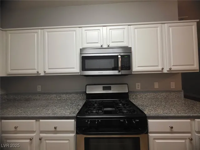 $1,900 | 5250 South Rainbow Boulevard, Unit 2181, Las Vegas, NV 89118