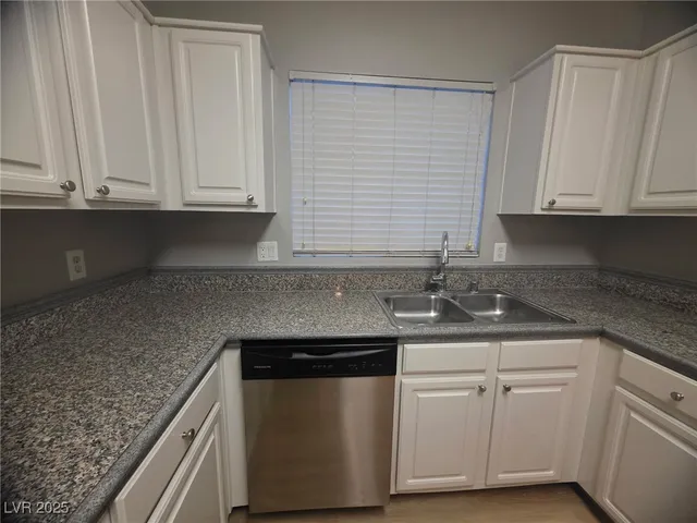 $1,900 | 5250 South Rainbow Boulevard, Unit 2181, Las Vegas, NV 89118