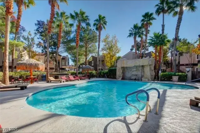 $1,900 | 5250 South Rainbow Boulevard, Unit 2181, Las Vegas, NV 89118