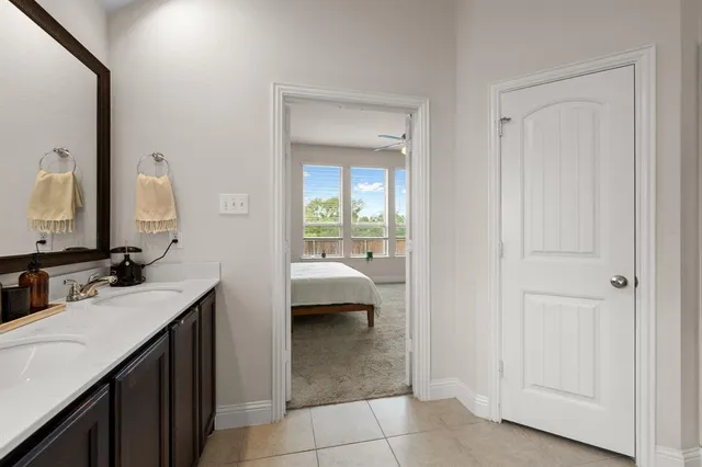 a en suite bathroom with a sink a toilet and a mirror