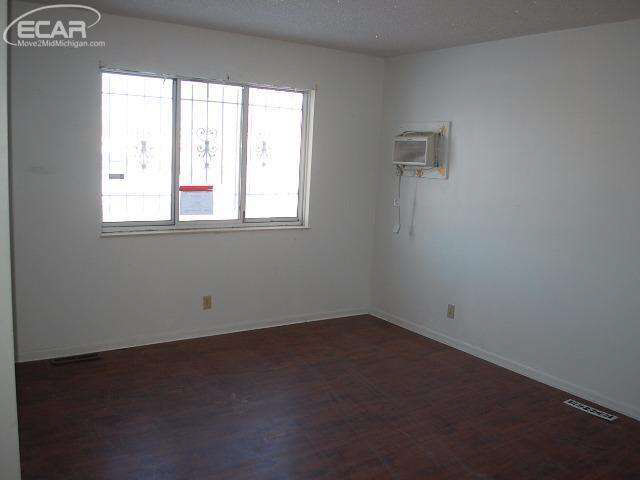 2125 O’Brien Road Mount Morris, MI 48458 - Photo 7 of 16 21121905-6.JPG