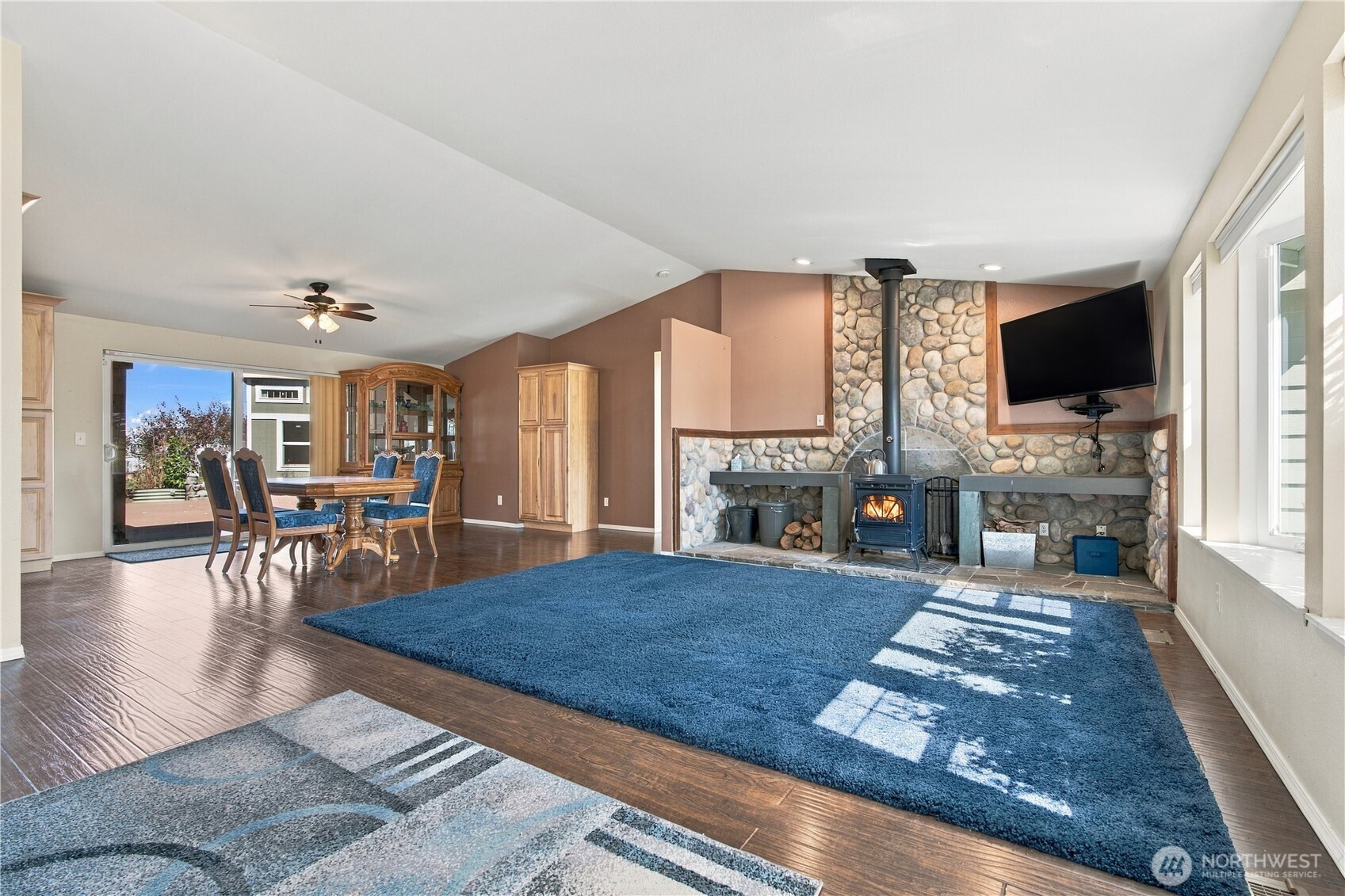 5922 184th Lane Southwest Rochester, WA 98579 - Photo 5 of 32 Gallery Image 5