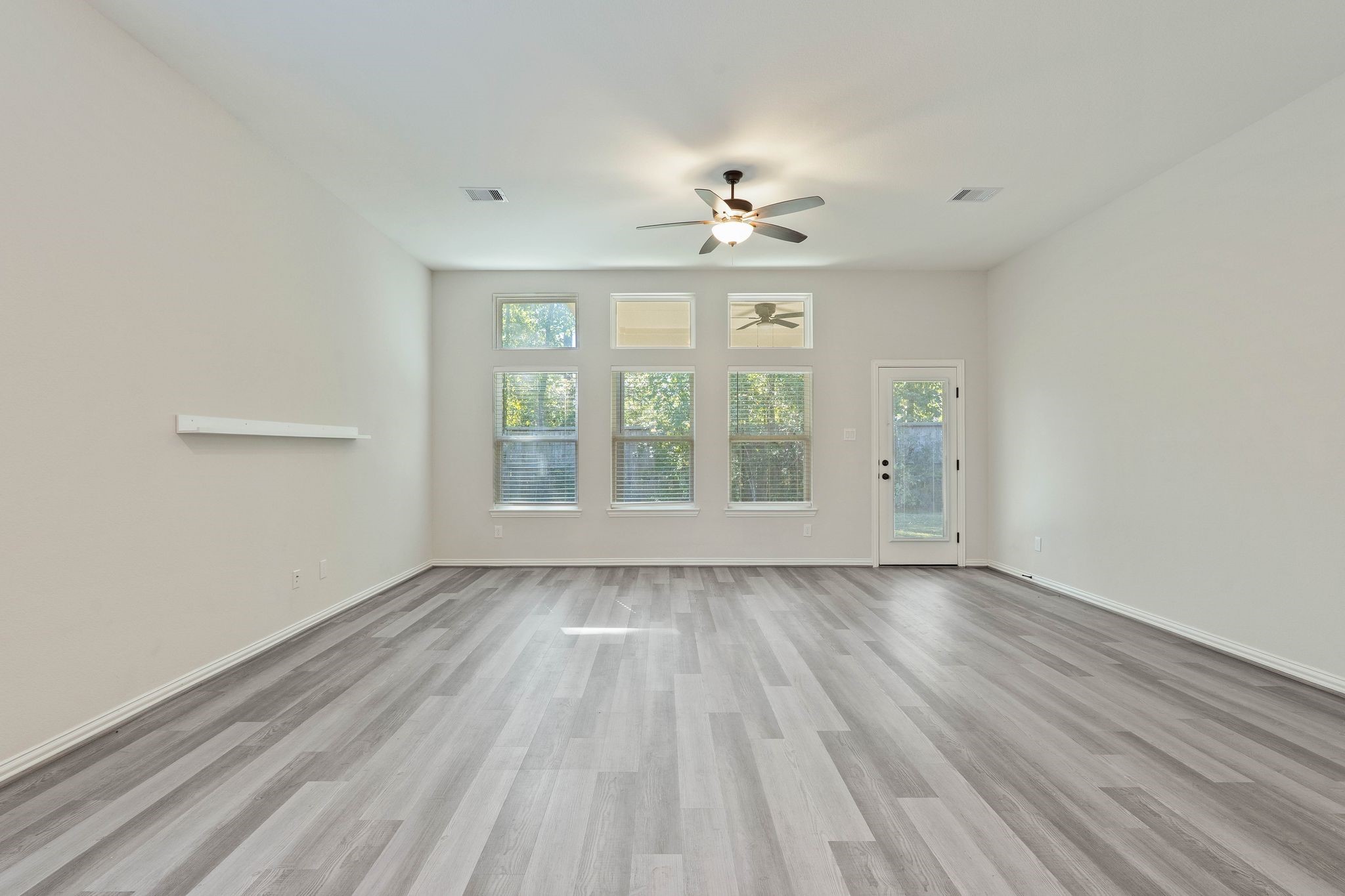 143 Scarlet Maple Way Conroe, TX 77318 - Photo 4 of 24
