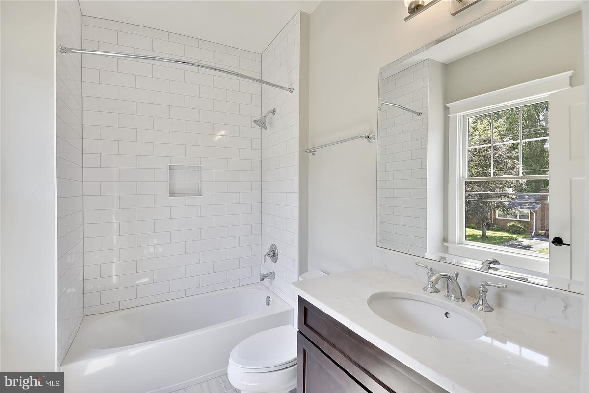 607 Kingsley Road Southwest Vienna, VA 22180 - Photo 20 of 30 Private En Suite Bath