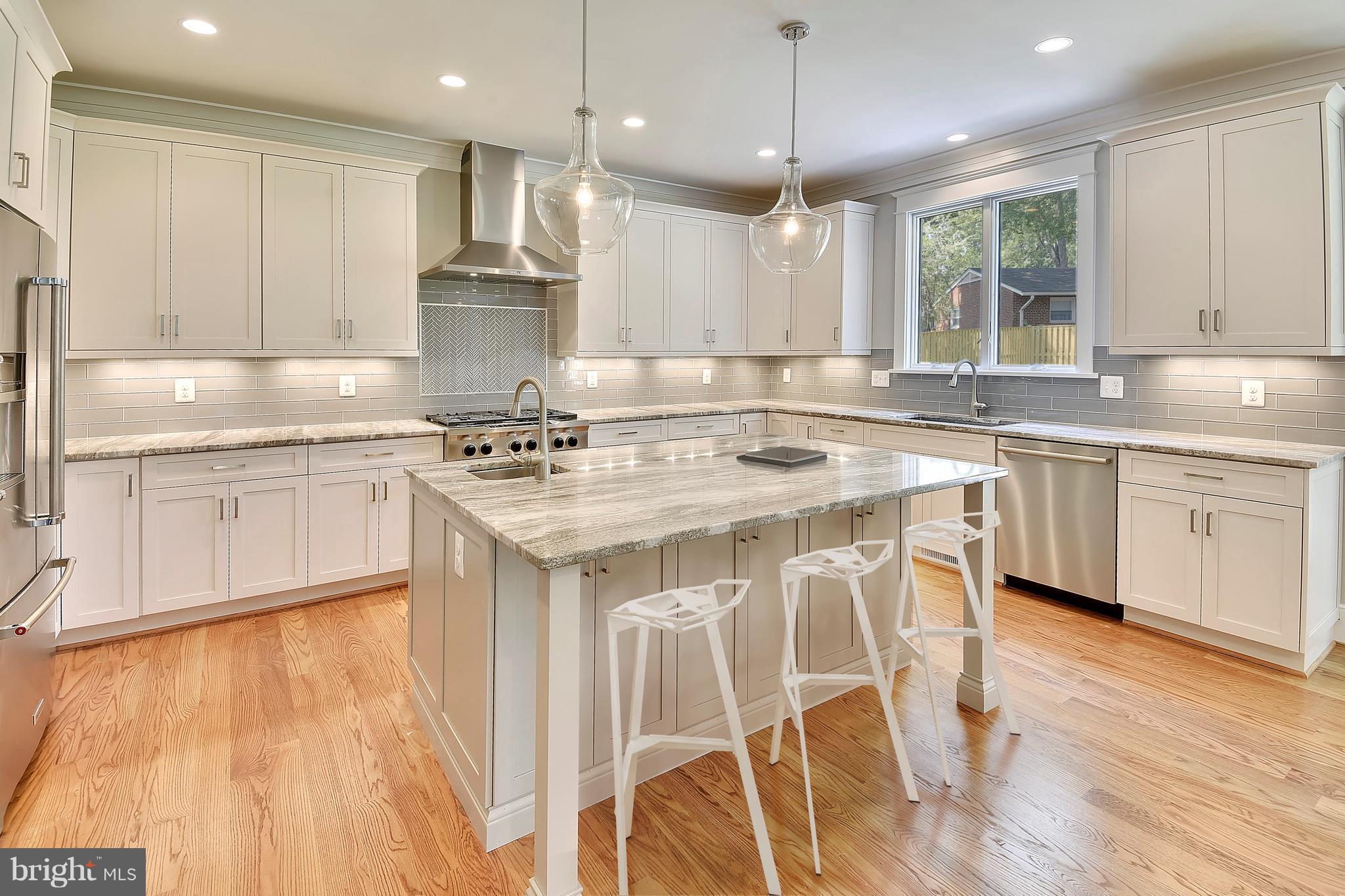607 Kingsley Road Southwest Vienna, VA 22180 - Photo 5 of 30 Kitchen