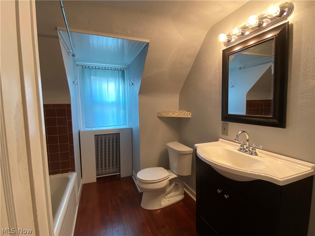 1387 Clearview Road Cleveland, OH 44124 - Photo 26 of 33 Large full bath located on the 3rd floor.