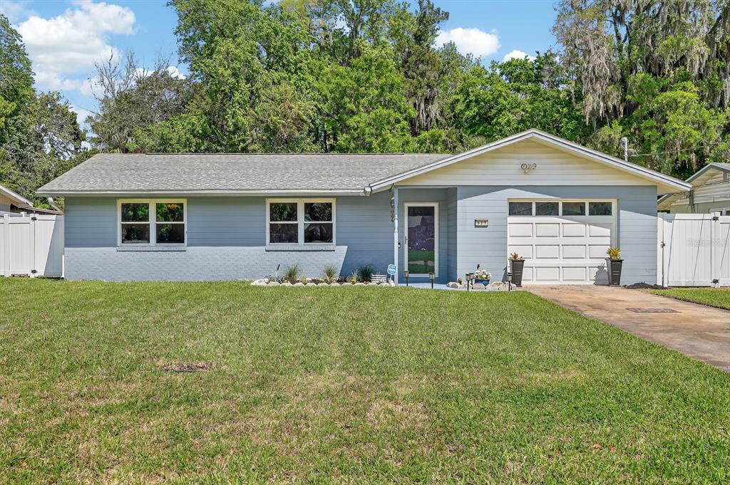 327 London Road Daytona Beach, FL 32117 - Photo 1 of 42