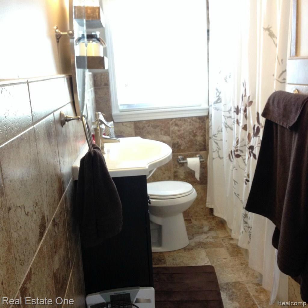 22724 Power Road Farmington, MI 48336 - Photo 24 of 29 IMG_2848.jpg