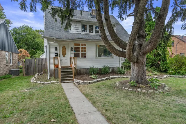 4353 South 5th Street, Milwaukee, WI 53207