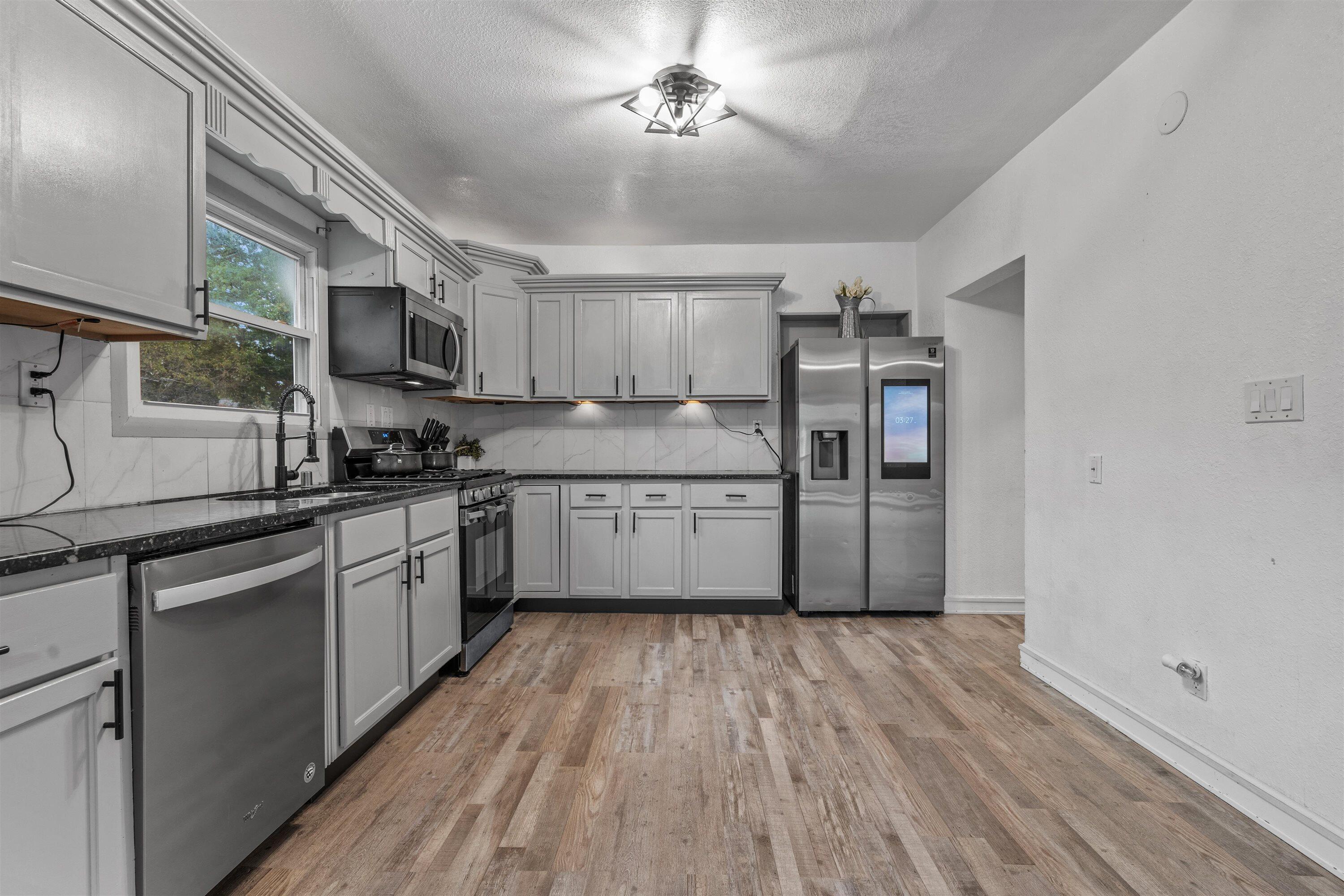 4353 South 5th Street Milwaukee, WI 53207 - Photo 15 of 61 Large Updated Kitchen