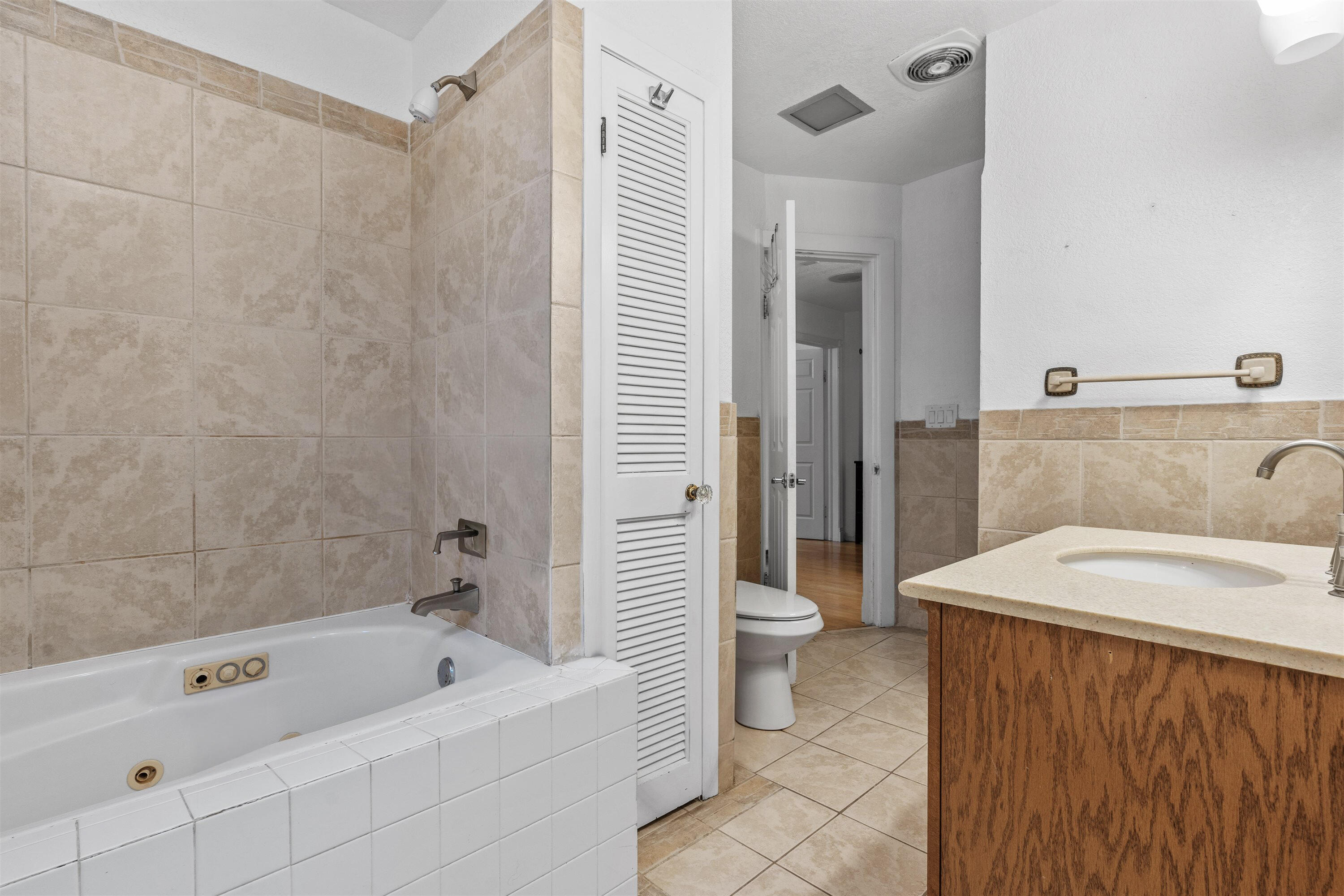 4353 South 5th Street Milwaukee, WI 53207 - Photo 22 of 61 Upper 2nd Floor Full Bathroom