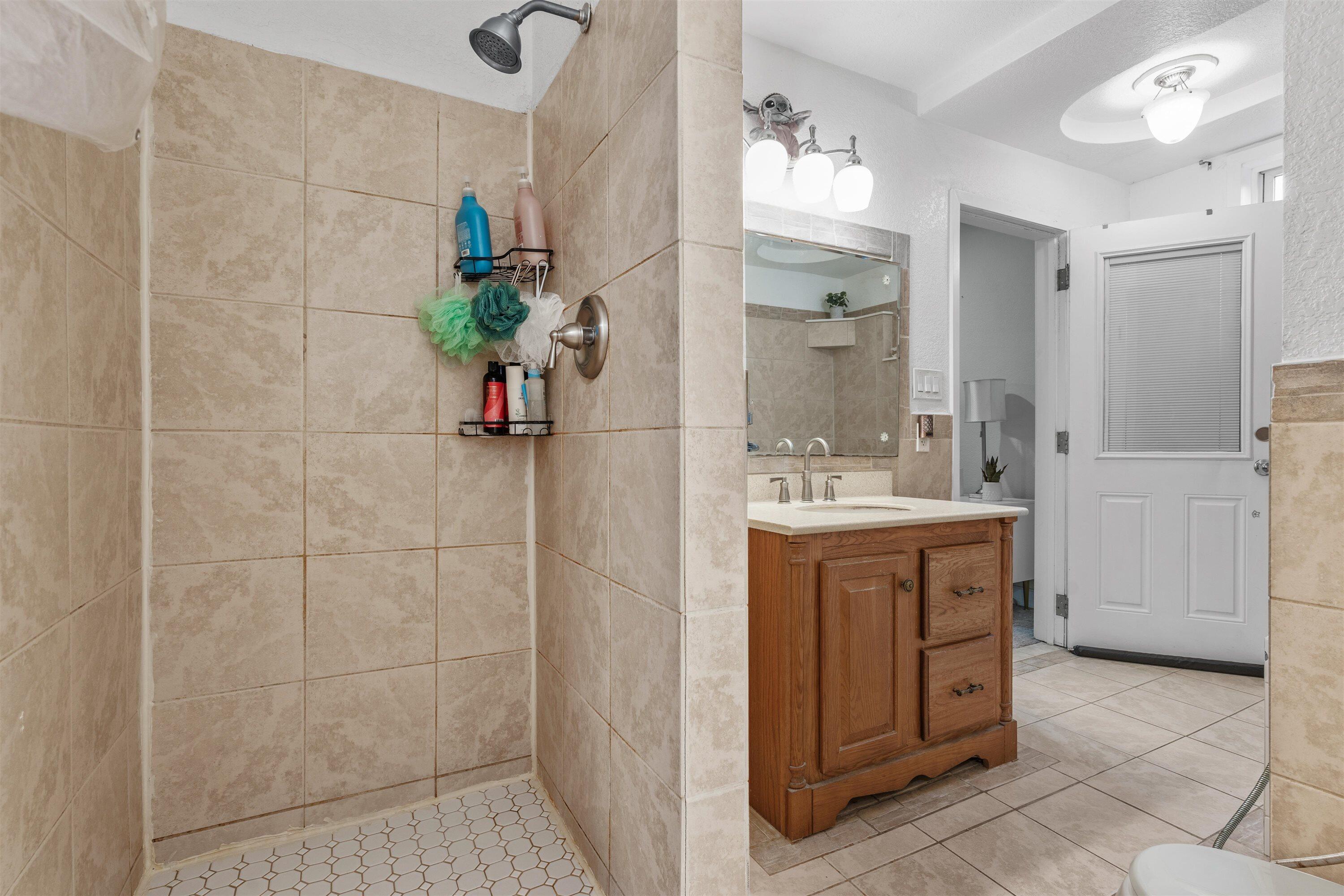 4353 South 5th Street Milwaukee, WI 53207 - Photo 23 of 61 Upper 2nd Floor Full Bathroom