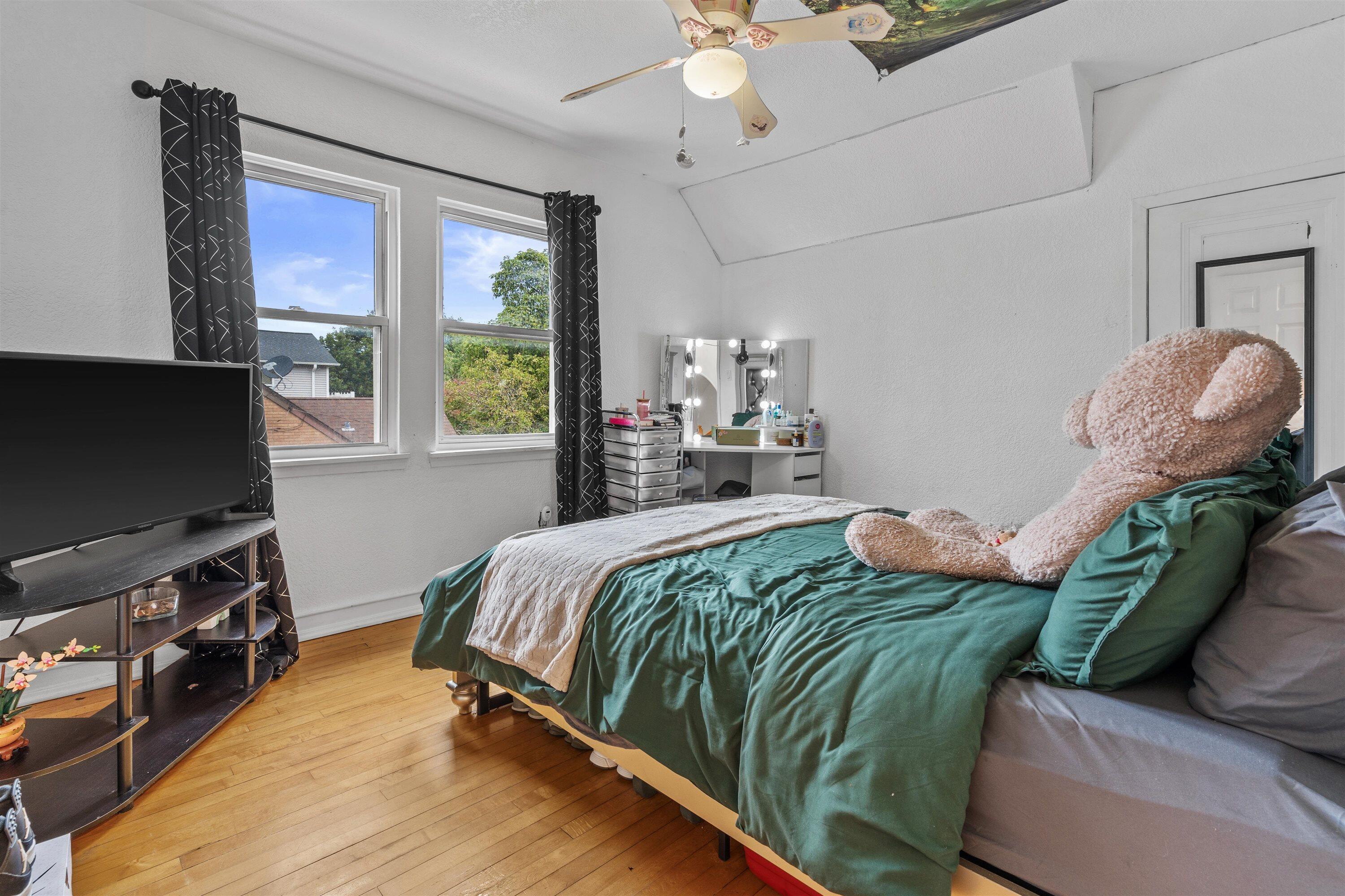 4353 South 5th Street Milwaukee, WI 53207 - Photo 24 of 61 2nd Floor Bedroom