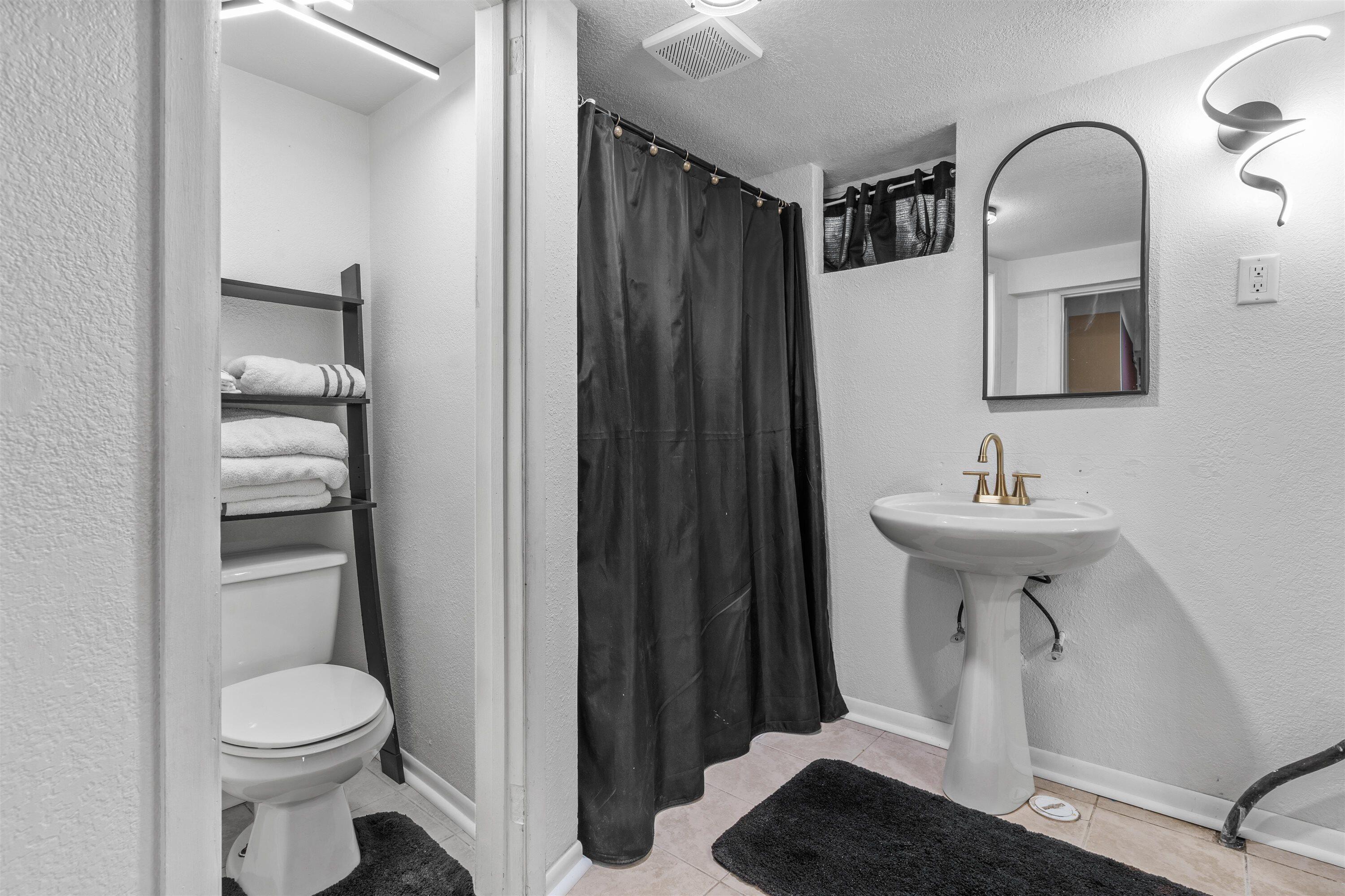 4353 South 5th Street Milwaukee, WI 53207 - Photo 42 of 61 In Law LL Full Bathroom