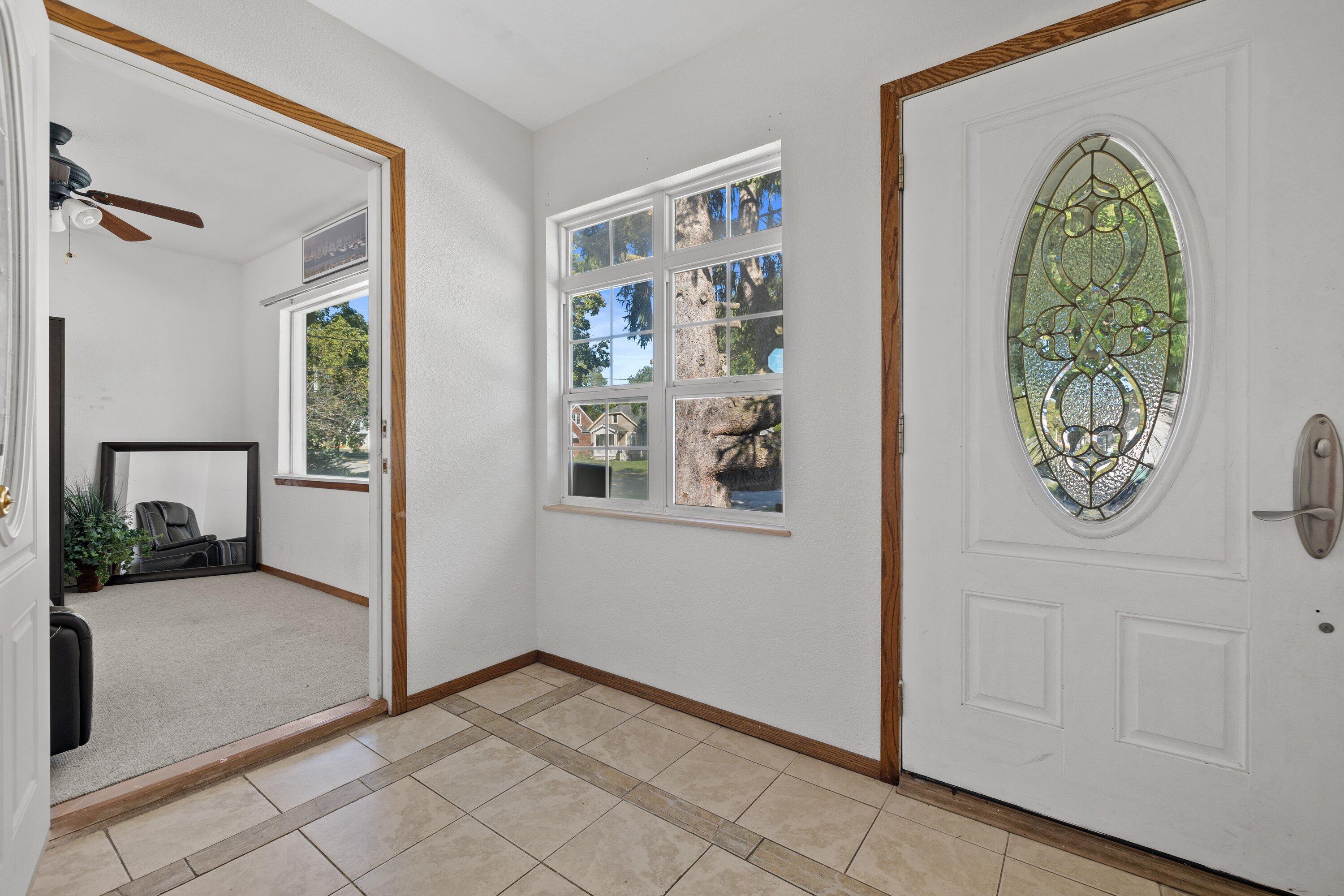 4353 South 5th Street Milwaukee, WI 53207 - Photo 4 of 61 Foyer with Bonus Room