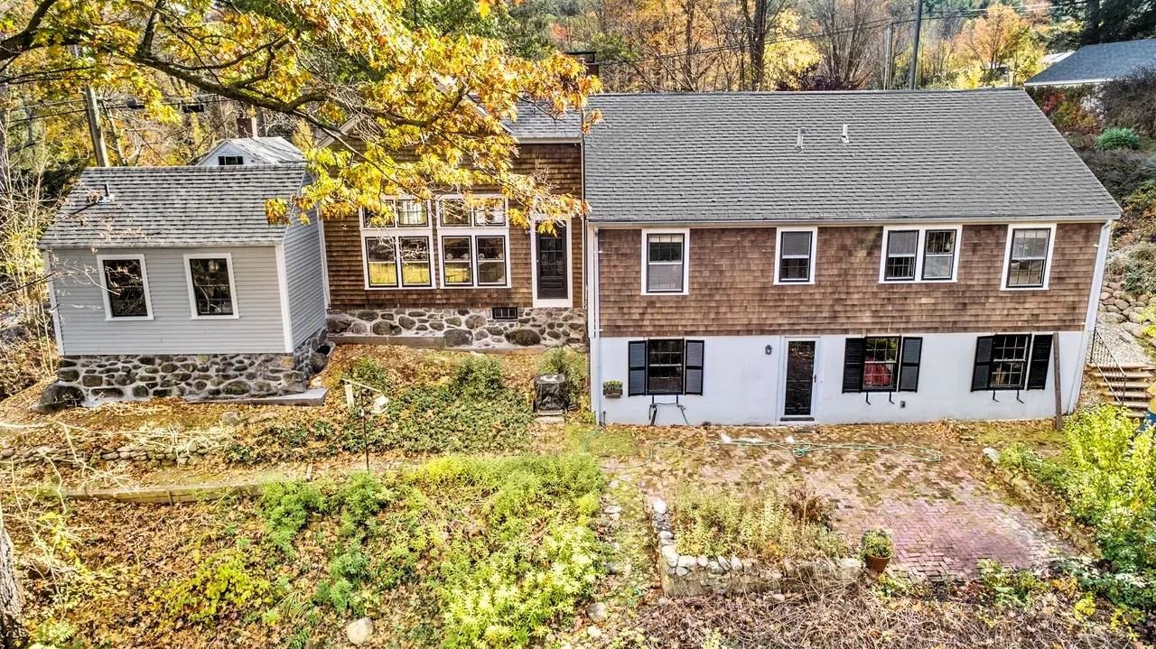 89 Temple Road Wilton, NH 03086 - Photo 2 of 32