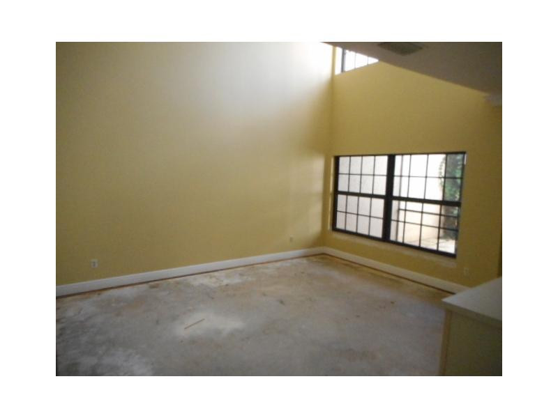 23323 Water Circle, Unit 23323 Boca Raton, FL 33486 - Photo 6 of 13 Living Room