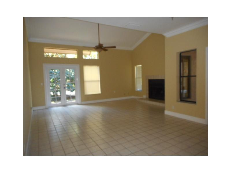 23323 Water Circle, Unit 23323 Boca Raton, FL 33486 - Photo 8 of 13 Living Room