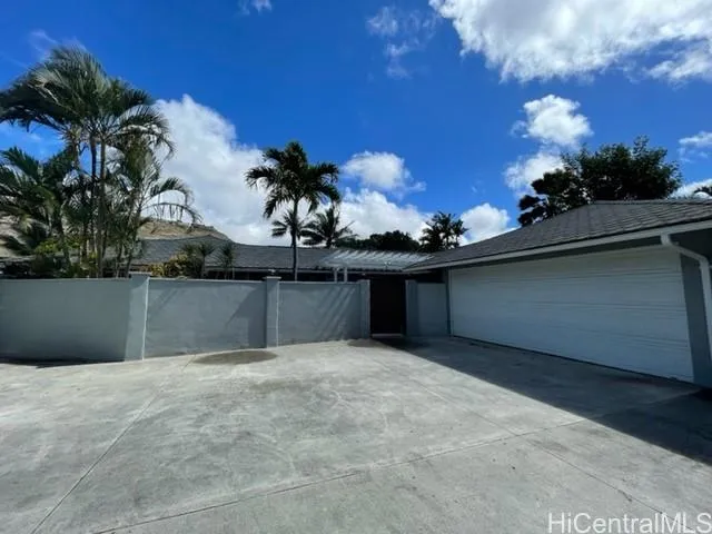 $5,995 | 5596 Kalanianaʻole Highway, Honolulu, HI 96821