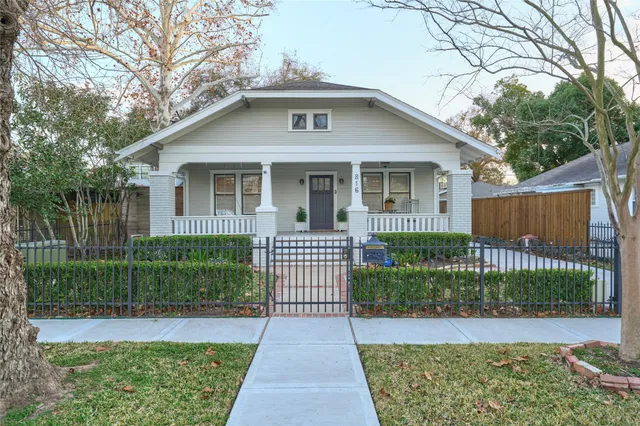 $4,400 | 816 Le Green Street, Houston, TX 77008