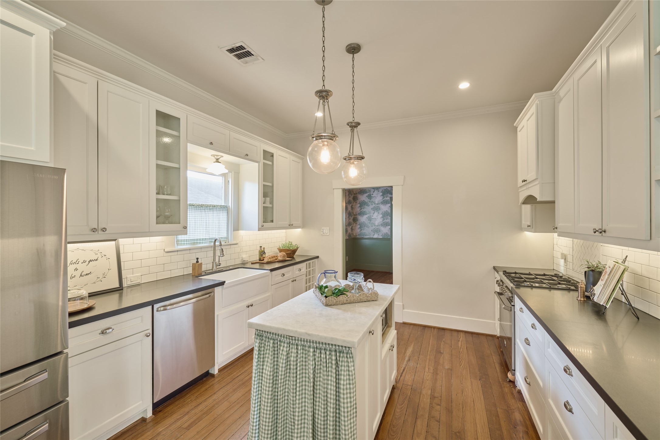 816 Le Green Street Houston, TX 77008 - Photo 18 of 35