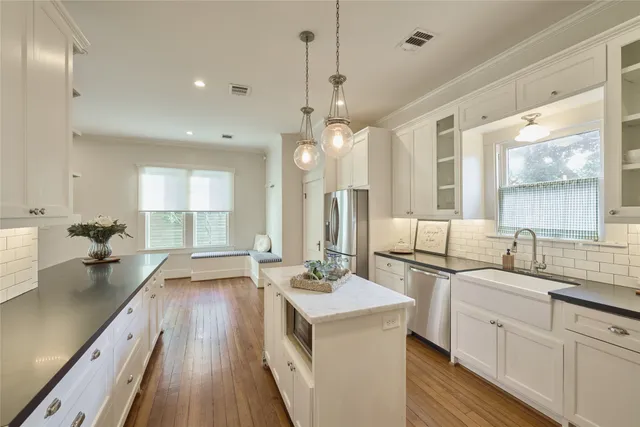 $4,400 | 816 Le Green Street, Houston, TX 77008