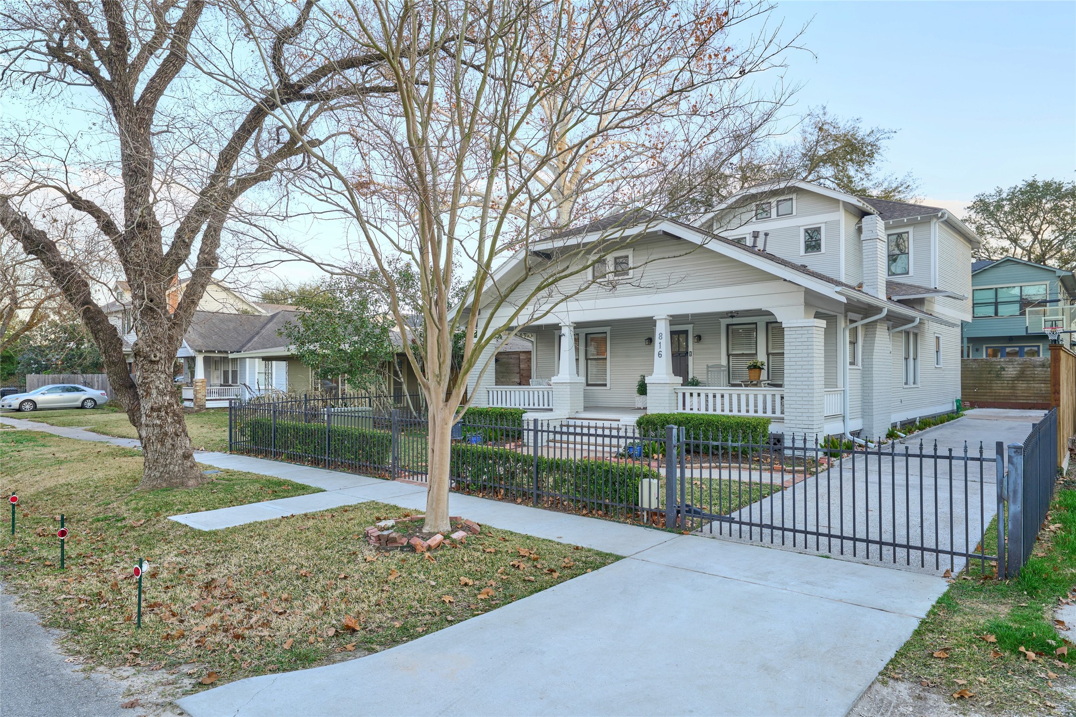 816 Le Green Street Houston, TX 77008 - Photo 2 of 35