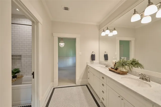 $4,400 | 816 Le Green Street, Houston, TX 77008