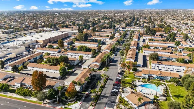 $739,000 | 19844 Berkshire Lane, Huntington Beach, CA 92646