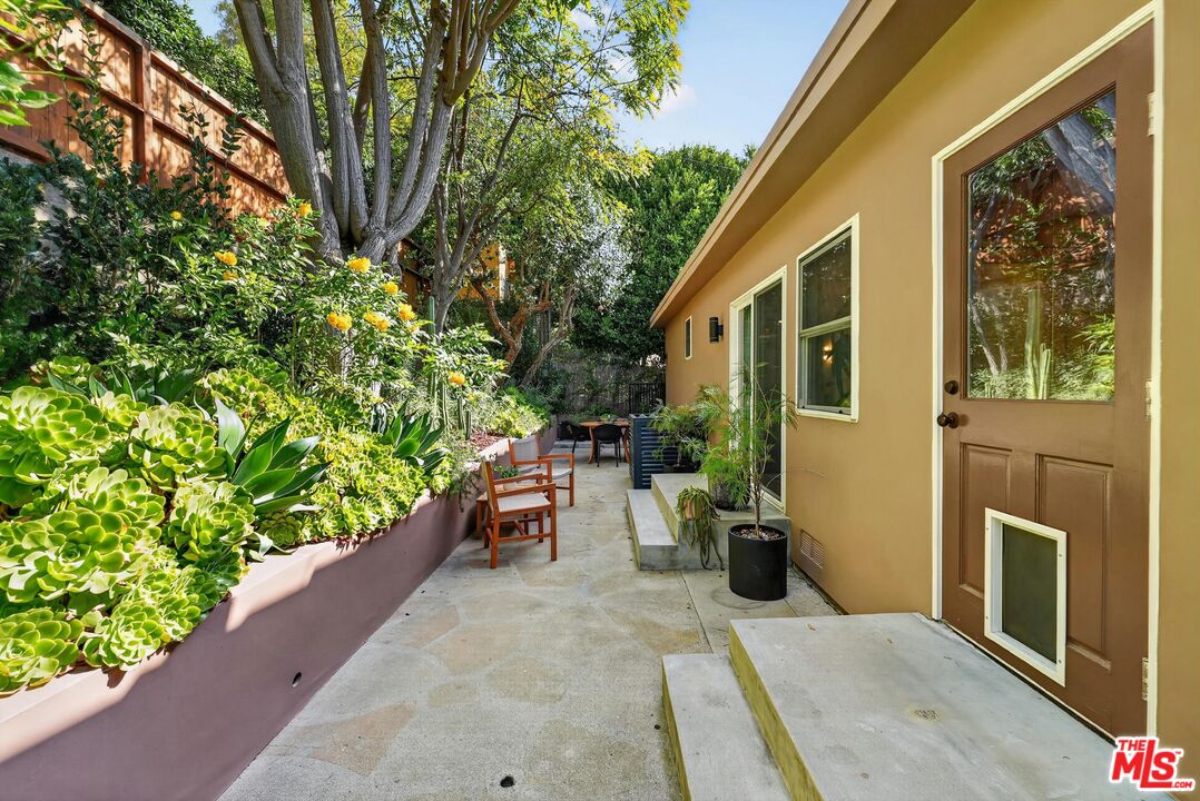 1515 Rendall Place Los Angeles, CA 90026 - Photo 31 of 46