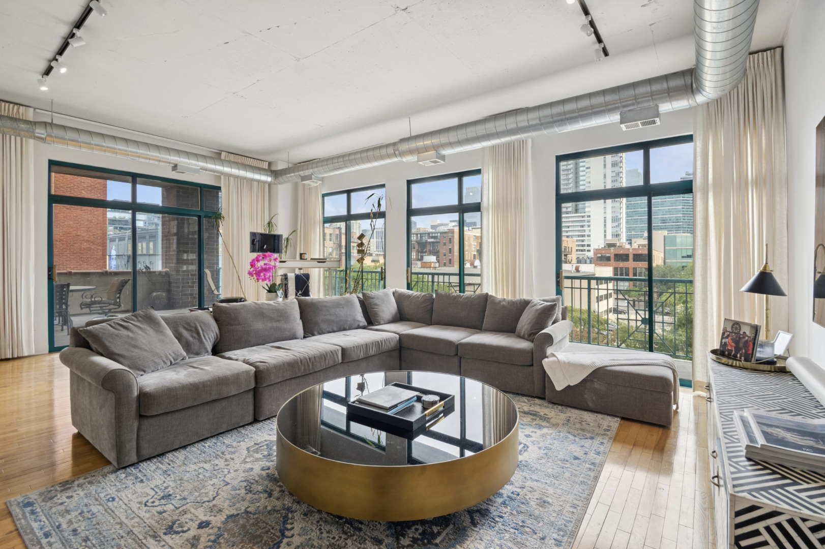 910 West Madison Street, Unit 408 Chicago, IL 60607 - Photo 6 of 16 a living room with furniture and a large window