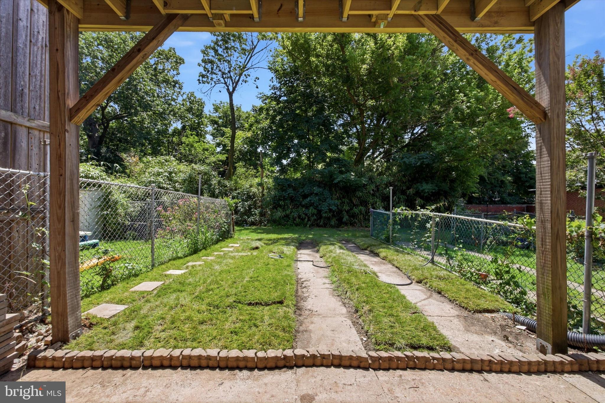 258 Rochelle Avenue Philadelphia, PA 19128 - Photo 24 of 26 Parking and small green space