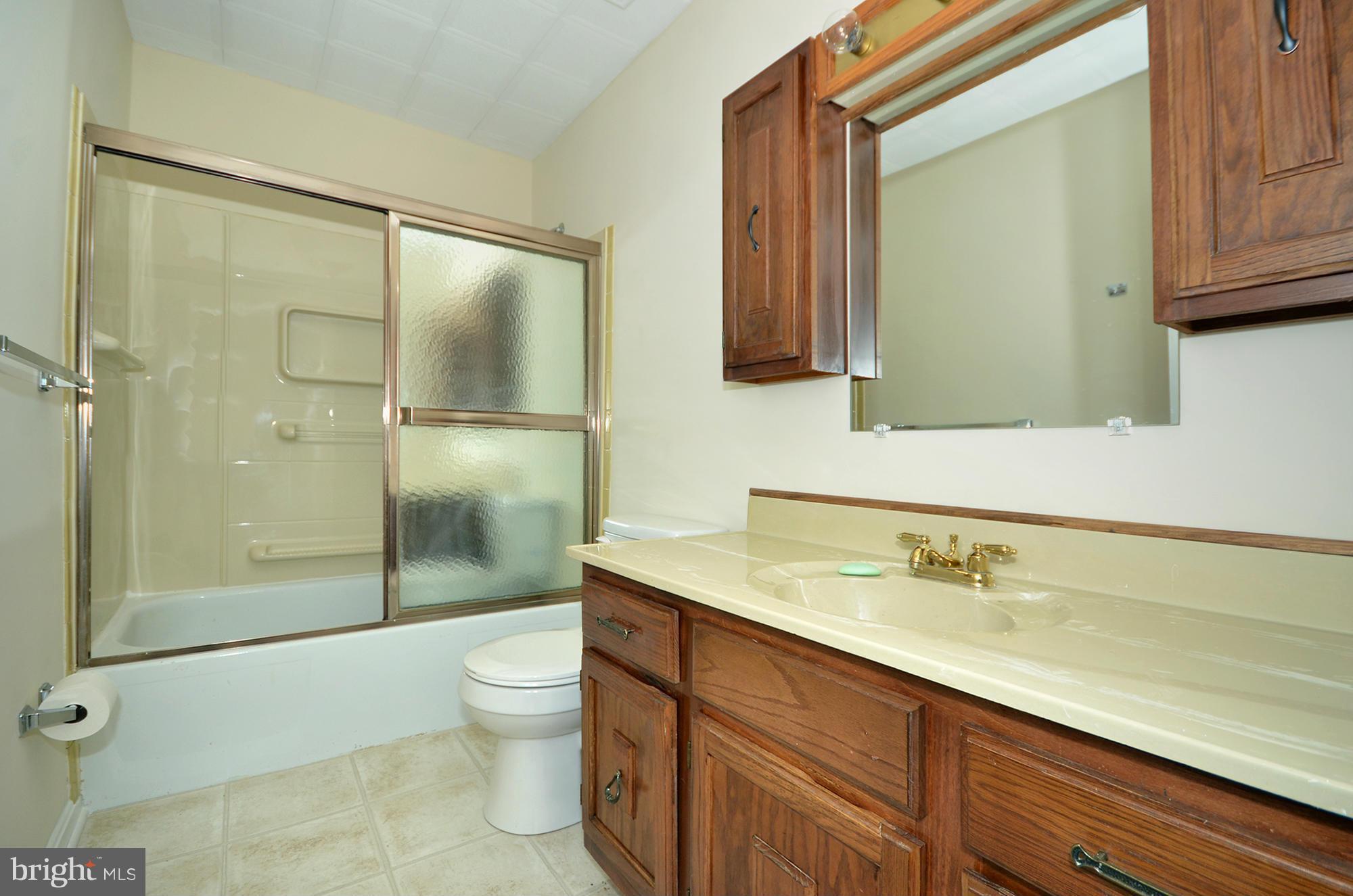 7923 Lynch Road Baltimore, MD 21222 - Photo 16 of 30 Bath