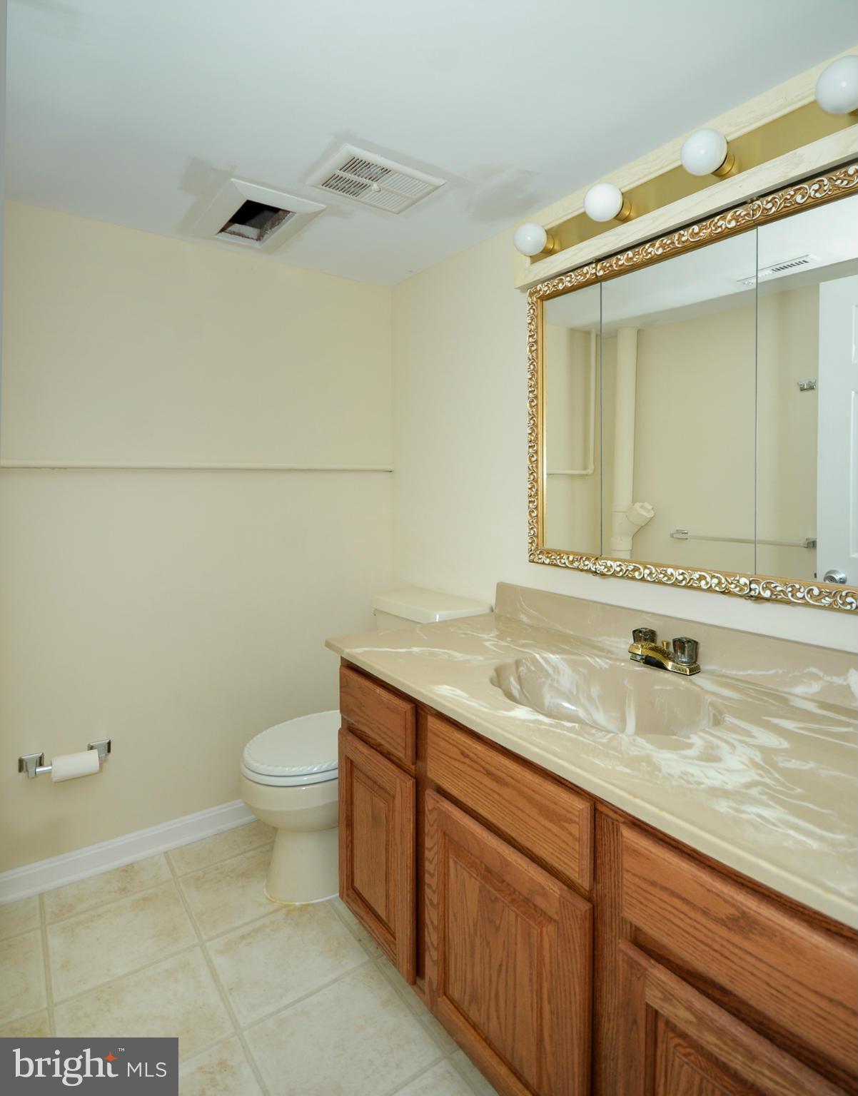 7923 Lynch Road Baltimore, MD 21222 - Photo 21 of 30 Bath