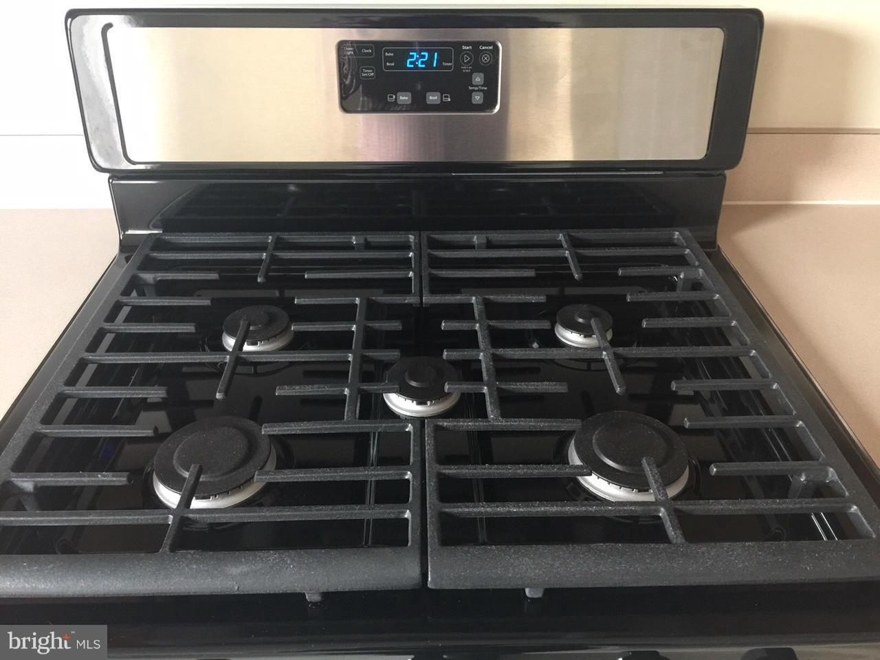 7923 Lynch Road Baltimore, MD 21222 - Photo 7 of 30 New 5 Burner gas range