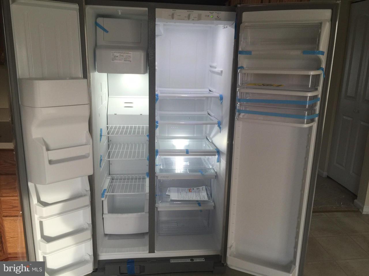 7923 Lynch Road Baltimore, MD 21222 - Photo 8 of 30 New Refrigerator w/ ice maker