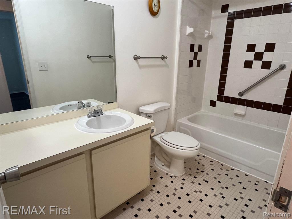 286 East Thirteen Mile Road, Unit 101 Madison Heights, MI 48071 - Photo 10 of 18
