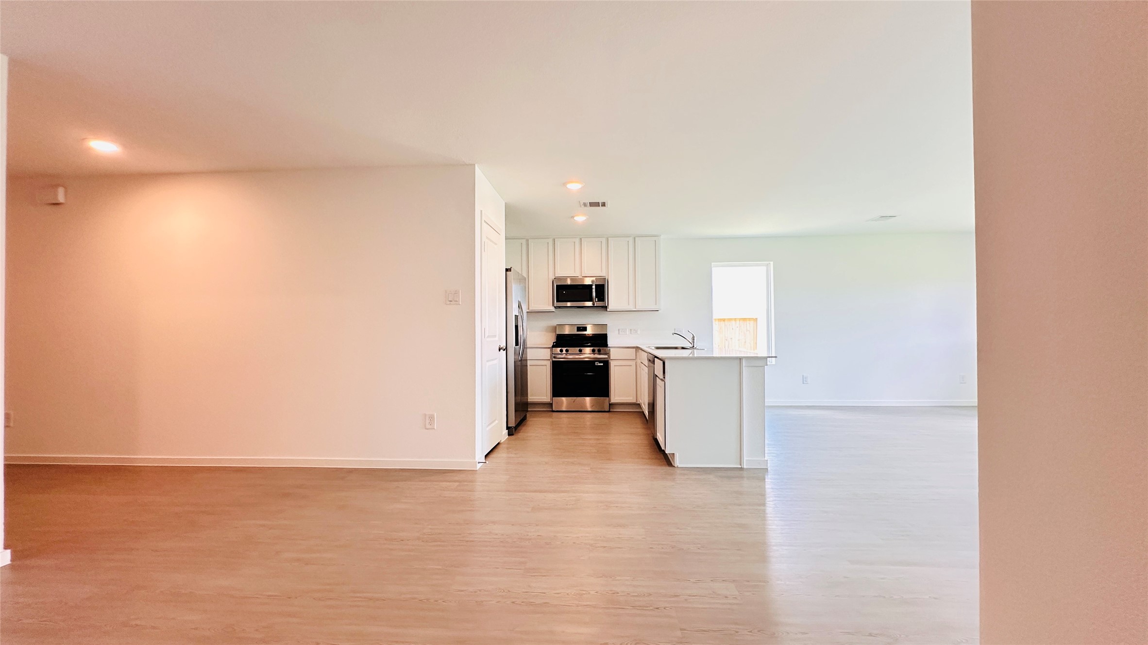 206 Amy Street Angleton, TX 77515 - Photo 17 of 39