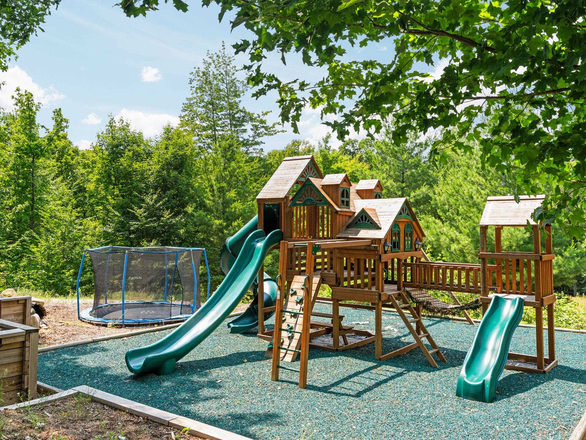 5265 Bates Road Williamsburg, MI 49690 - Photo 44 of 70 1947689-63fb0bc4-18f3-4b2f-8a41-e47de5548ca7.JPG