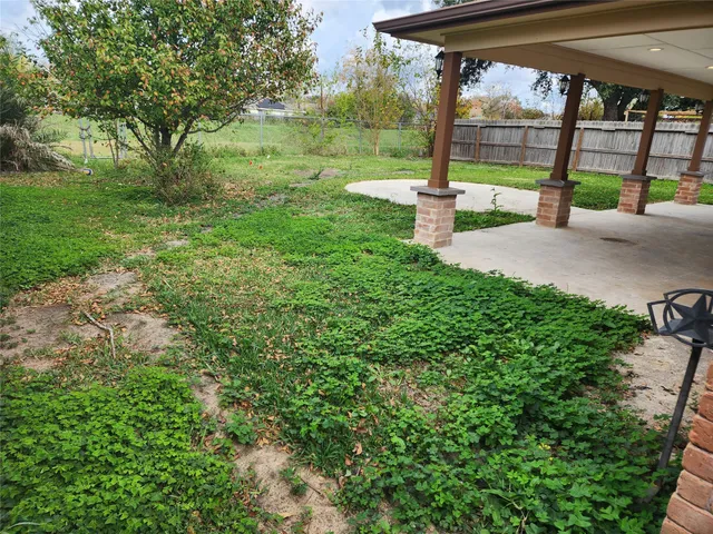 $1,700 | 10922 Sela Lane, Houston, TX 77072