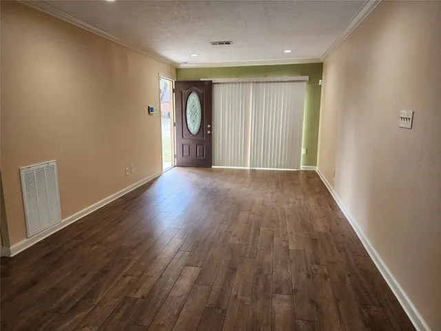 $1,700 | 10922 Sela Lane, Houston, TX 77072