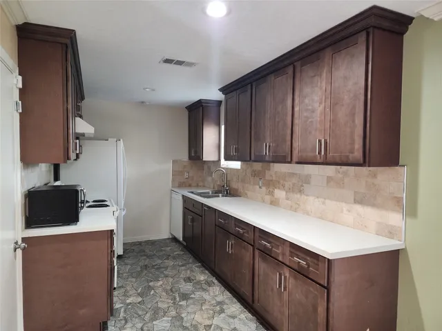 $1,700 | 10922 Sela Lane, Houston, TX 77072