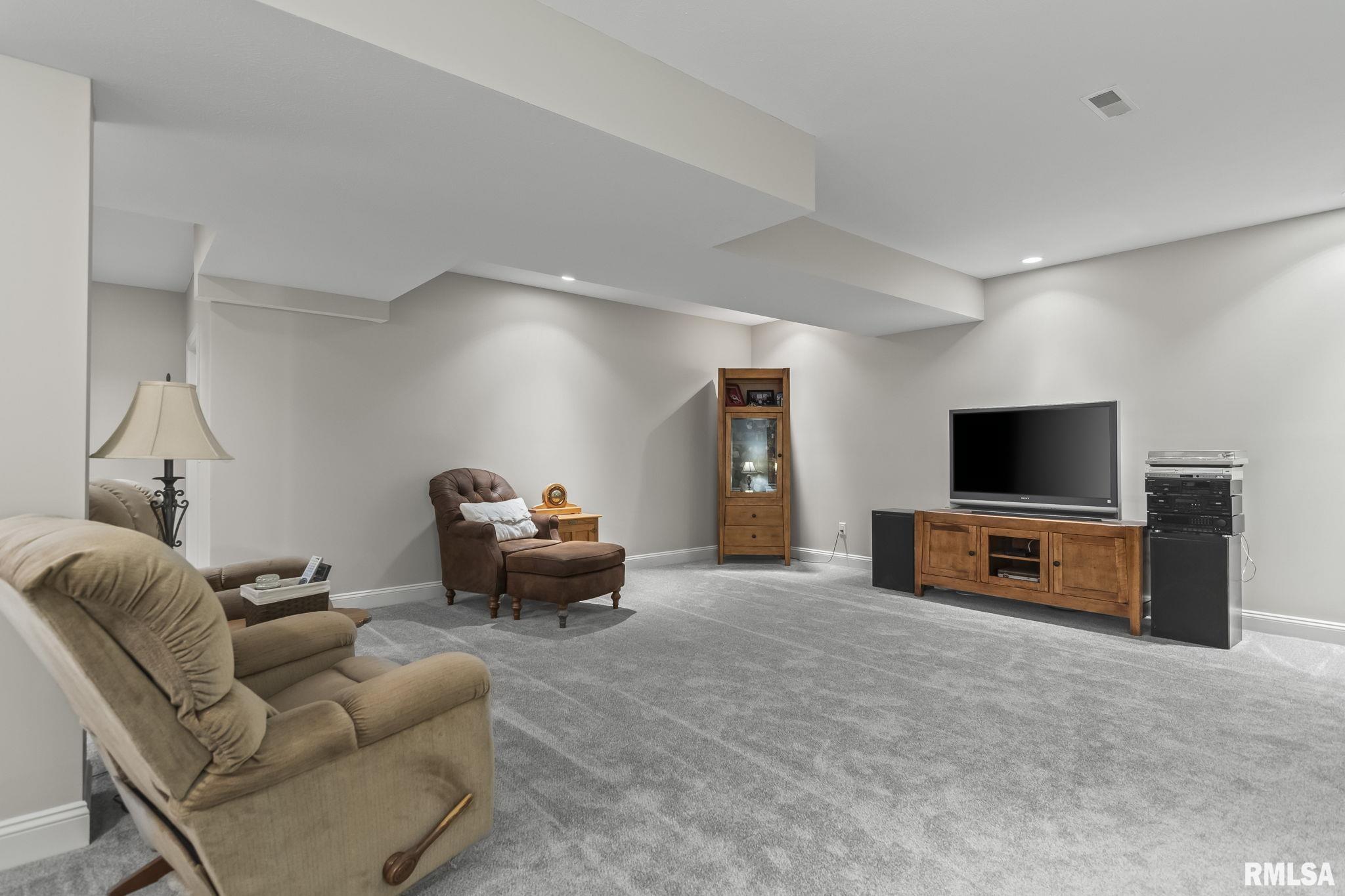 4304 Castle Pines Drive Springfield, IL 62711 - Photo 33 of 45