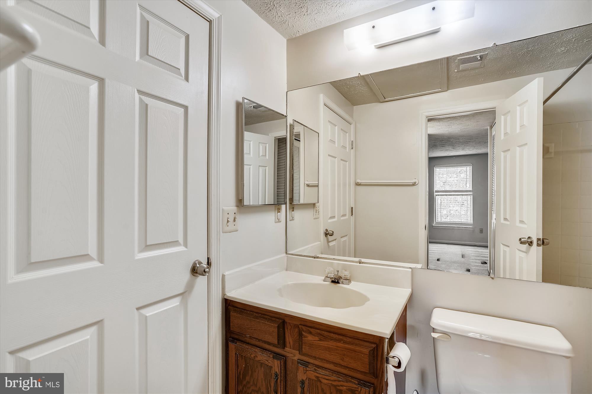 1939 Belmont Ridge Court Reston, VA 20191 - Photo 12 of 39 Upstairs Bathroom