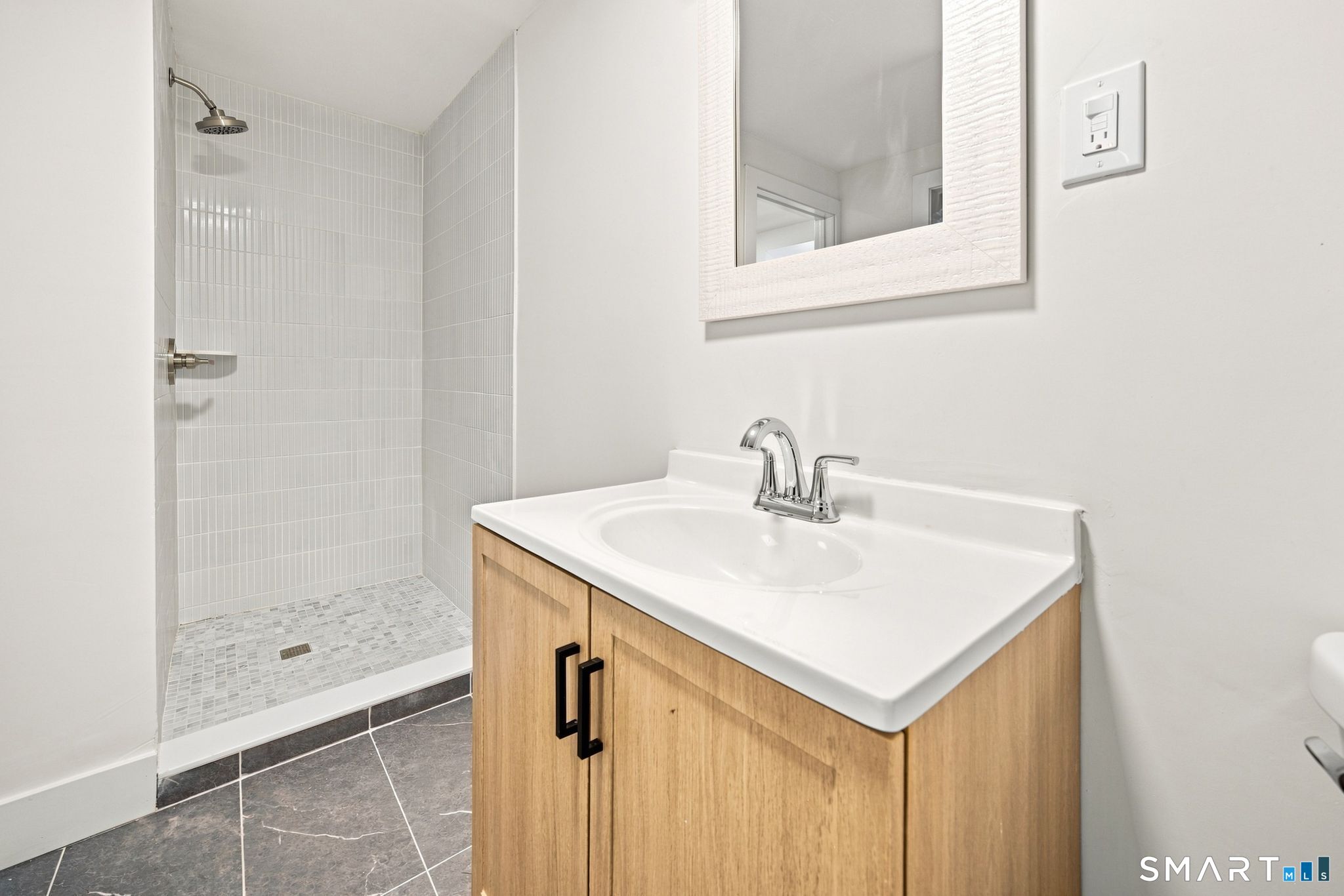 87 Kenmore Road Bloomfield, CT 06002 - Photo 32 of 40 Gallery Image 32
