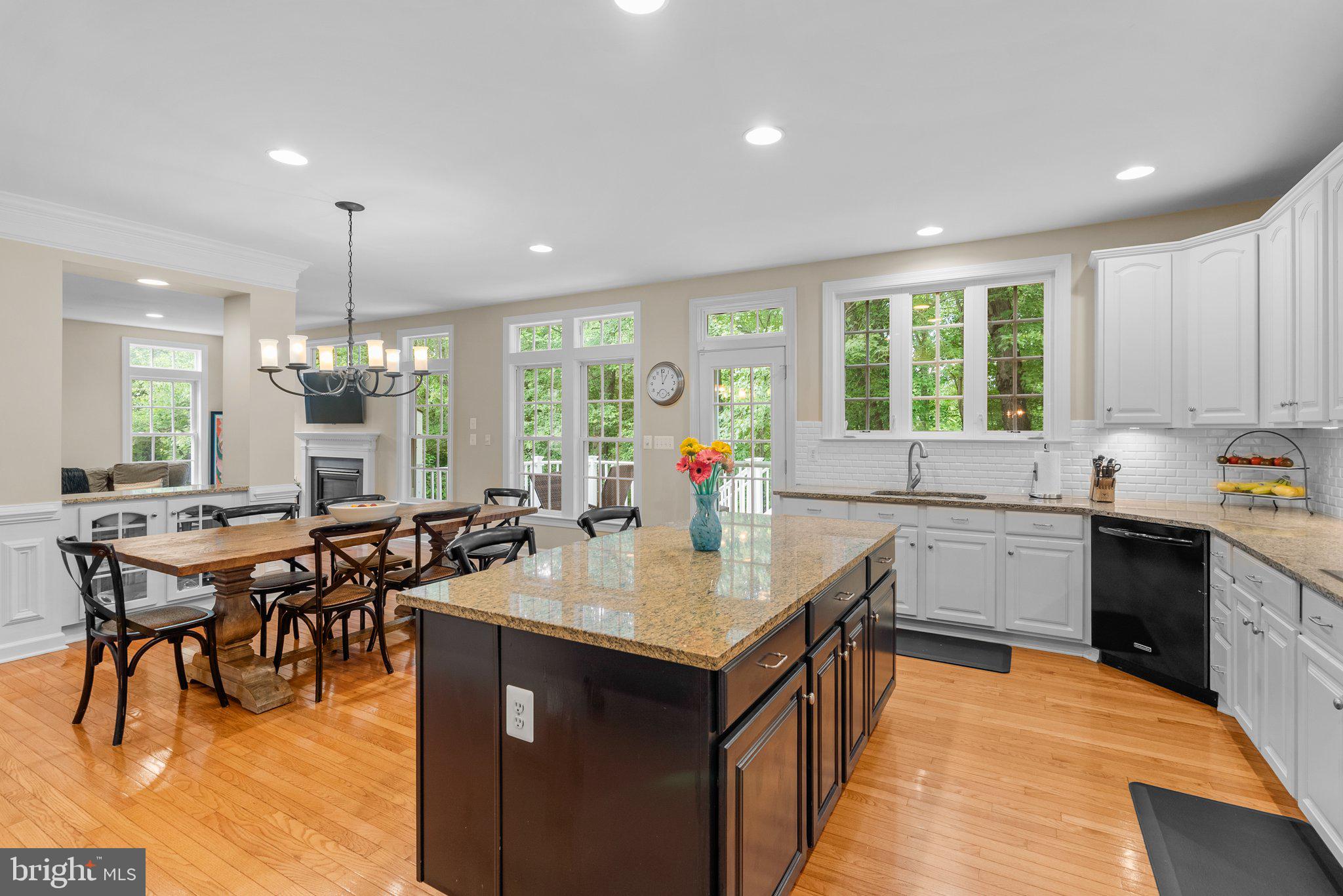 869 Still Creek Lane Gaithersburg, MD 20878 - Photo 10 of 58 a kitchen with lots of counter top space