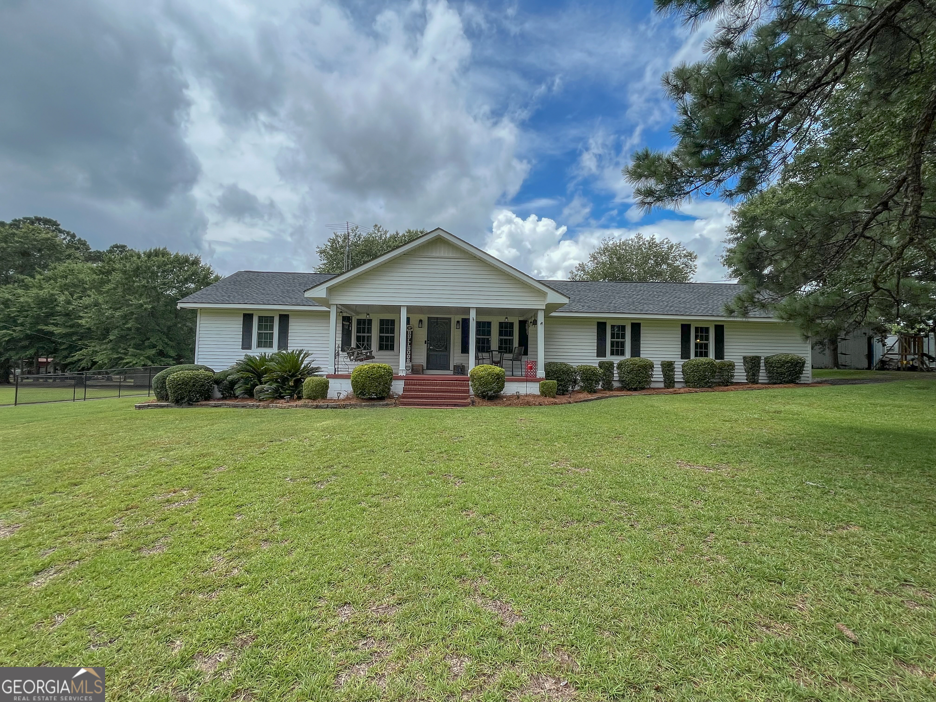 431 Strickland Road Dublin, GA 31021 - Photo 2 of 44